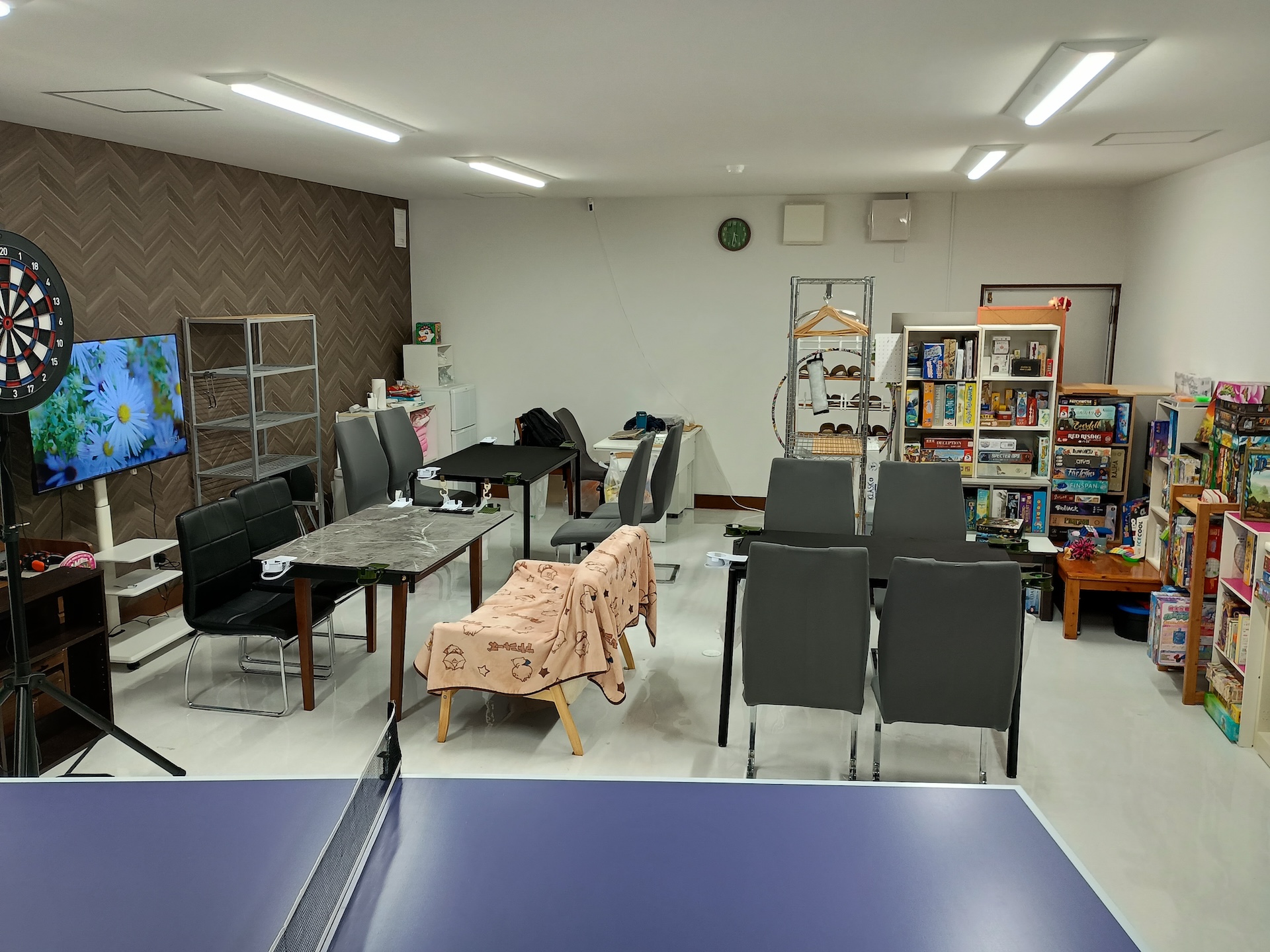 つなスペースの店内1